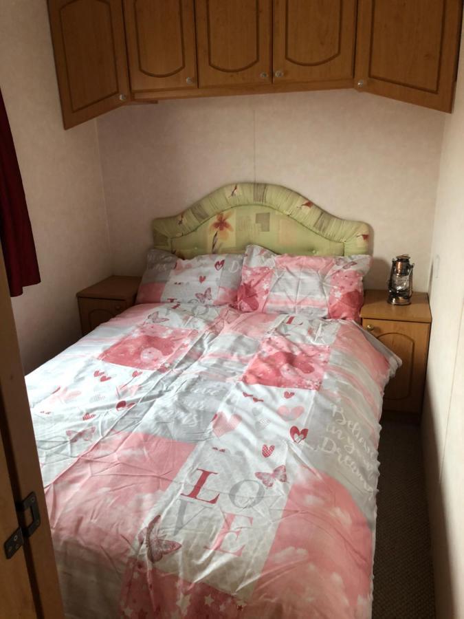 Lovely 3 Bedroom 8 Berth Caravan In Rhyl Zewnętrze zdjęcie
