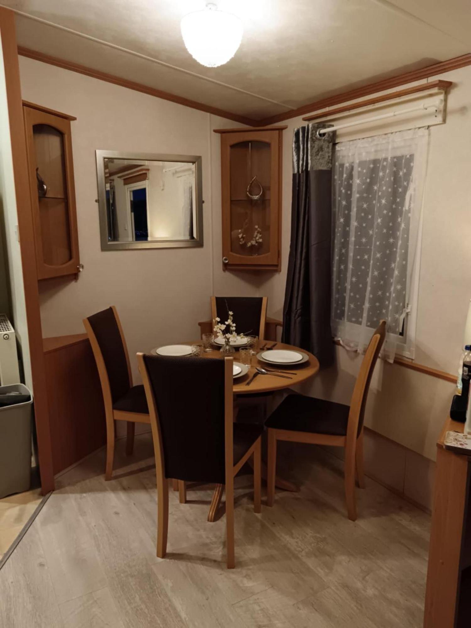 Lovely 3 Bedroom 8 Berth Caravan In Rhyl Zewnętrze zdjęcie